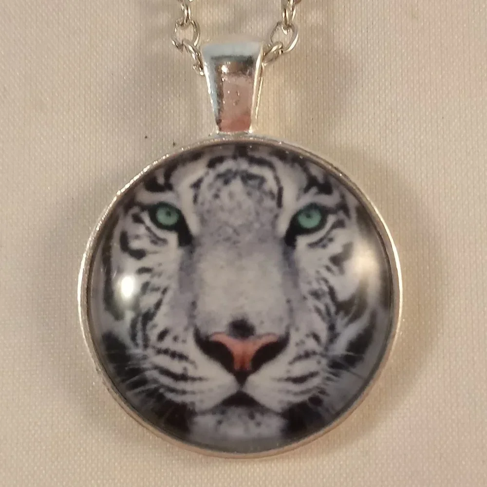 Mens Silver Mystical White Tiger Cabochon Pendant Chain Necklace Gift - Picture 1 of 3